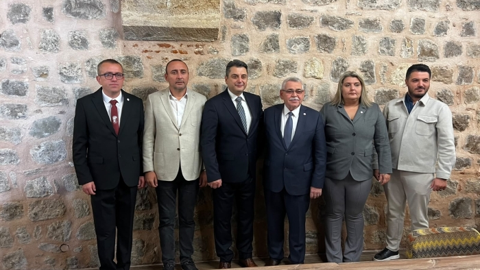 ECZ. SEYFİ AL ÜZMEN: “UÇURUMDAN ÖNCEKİ SON ÇIKIŞTAYIZ”